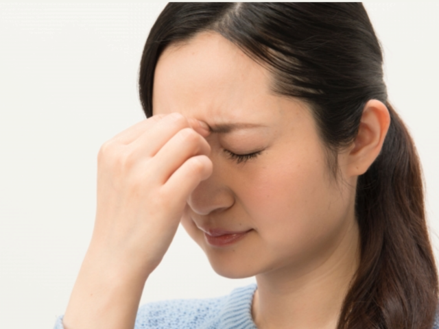 おでこ周辺の頭痛の原因と対処法