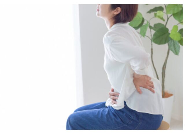 腰痛が軽くなる整体ストレッチ３選【自宅でも簡単】