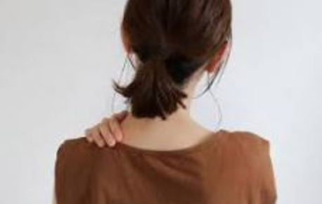 女性に多い肩こりの原因は姿勢？整体で整う美姿勢習慣